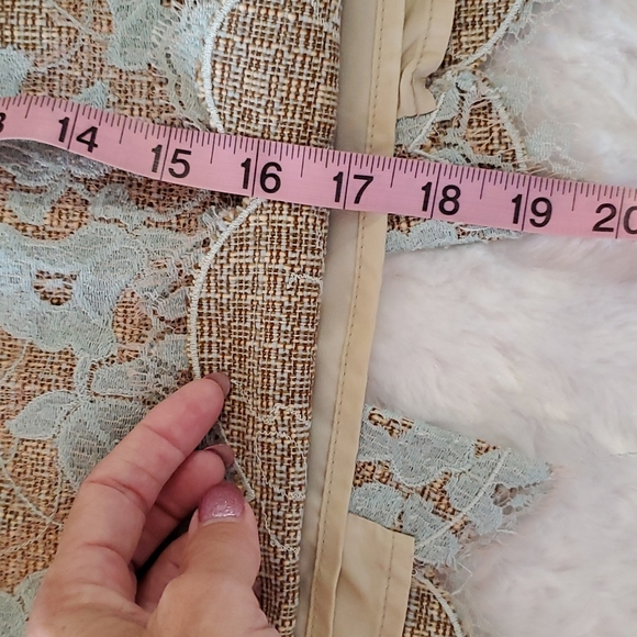 Tan and pale blue floral design back slit sz.4 - Picture 4 of 9